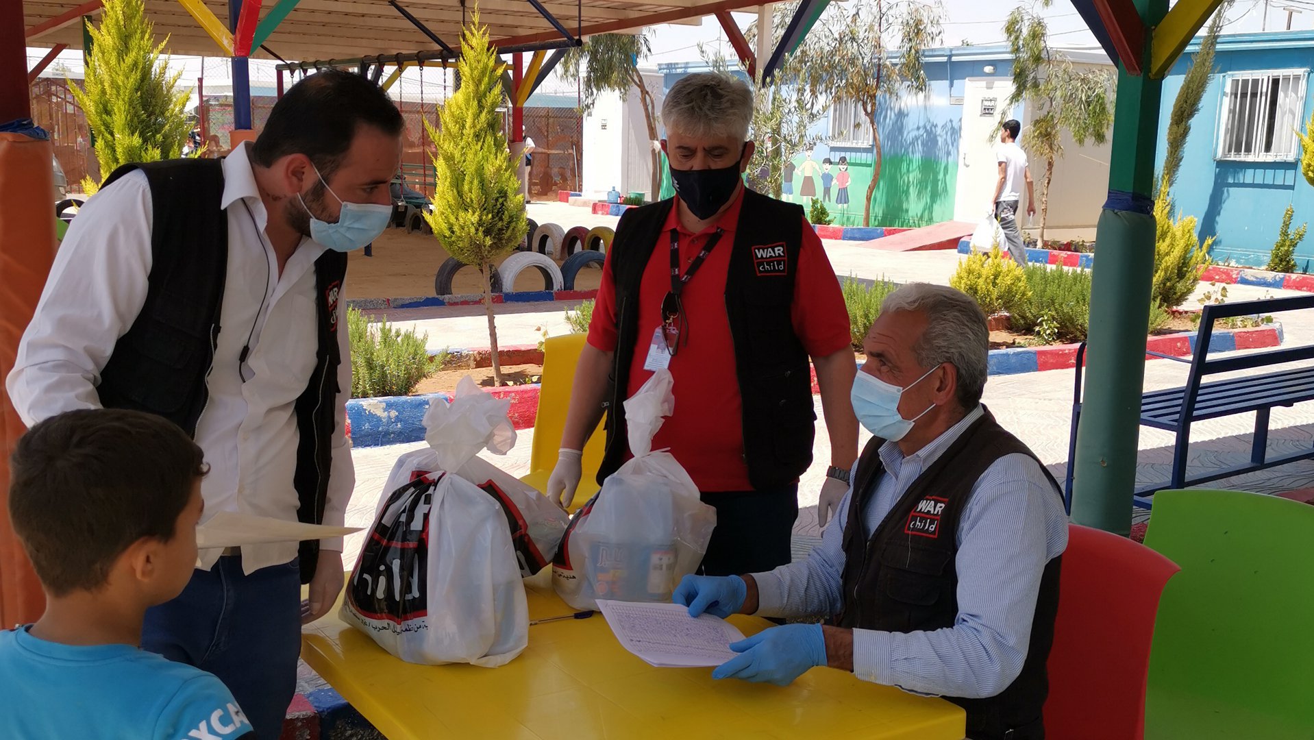 Corona crisis response War Child handing out emergency kits in Jordan