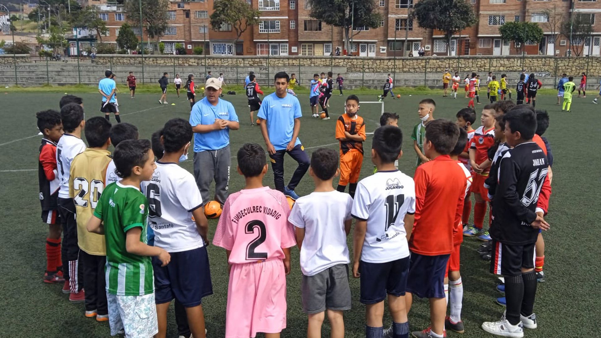 In Colombia gebruikt War Child de kracht van voetbal om de situatie van lokale jeugd te verbeteren